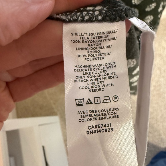 LOFT Floral Fit & Flare dress with front slit size 8 - Picture 7 of 9